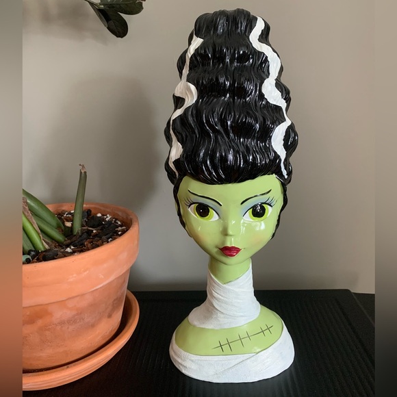 Stunning Halloween Bride of Frankenstein Bust Horror Goth Decor - Picture 1 of 8